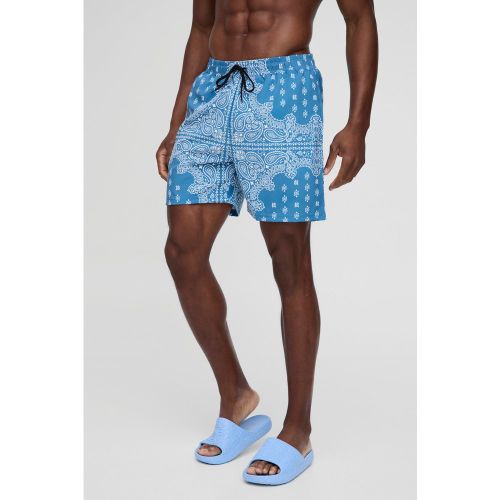 Short de bain mi-long à imprimé bandana - S - Boohooman - Modalova