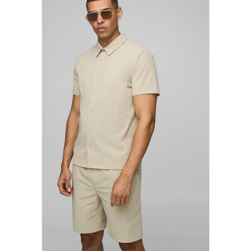 Ensemble technique avec chemise stretch et short - S - Boohooman - Modalova