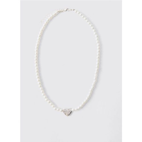 Pearl Necklace With Heart Pendant - One Size - boohoo - Modalova