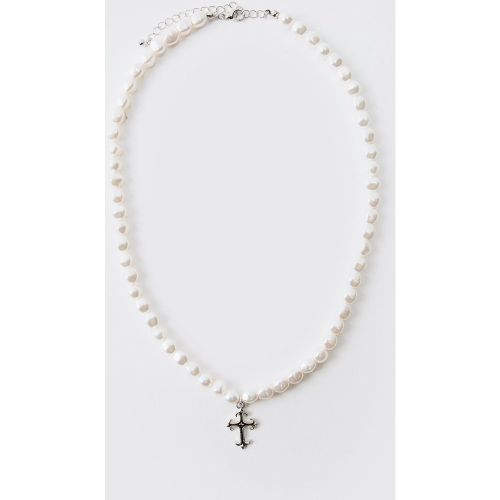Collier perlé à pendentif croix - ONE SIZE - Boohooman - Modalova