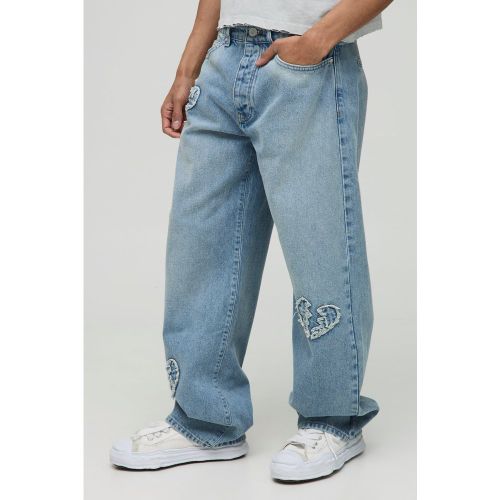 Jean large déchiré au genou à écusson cœur - 28R - Boohooman - Modalova