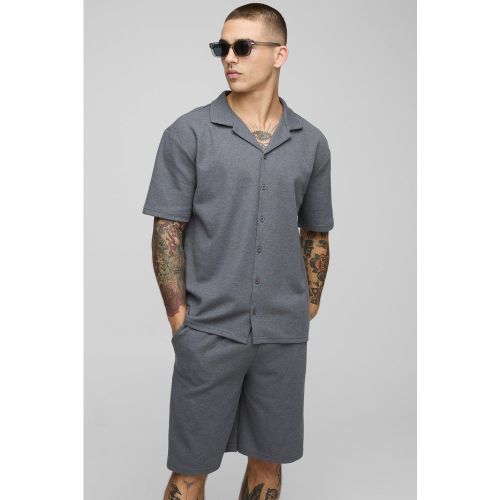 Ensemble en tissu éponge avec chemise oversize à manches courtes et short - S - Boohooman - Modalova