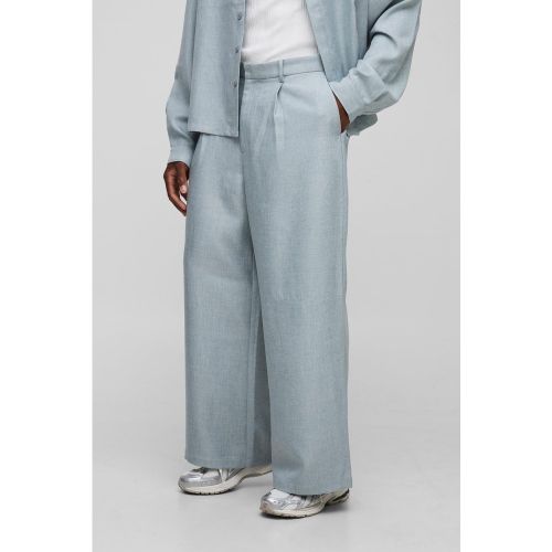 Wide Leg Textured Pleat Trousers - 28 - Boohooman - Modalova