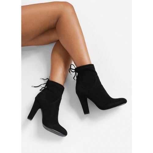 Bottines En Imitation Daim À Talon Carré Et Lacets - 37 - boohoo - Modalova