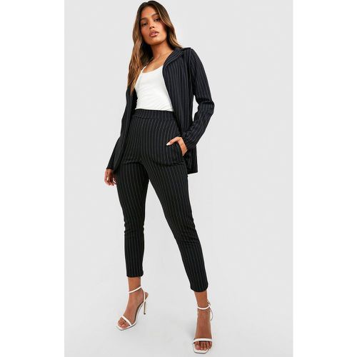 Ensemble De Costume À Rayures Fines Avec Blazer Et Pantalon - boohoo - Modalova