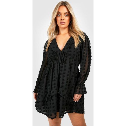 Grande Taille - Robe Babydoll En Plumetis À Volants - 44 - boohoo - Modalova