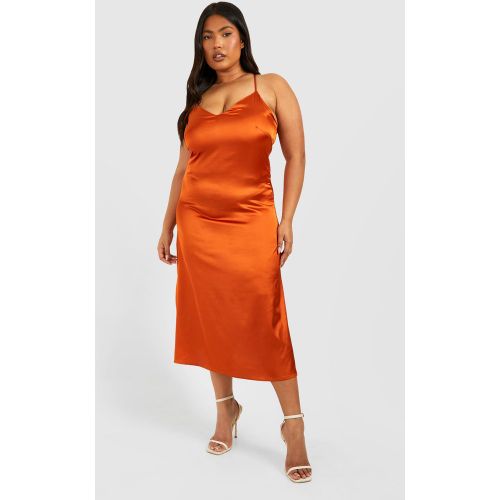 Grande Taille - Robe Mi-Longue Satinée À Col V - 44 - boohoo - Modalova