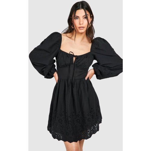 Robe Courte Brodée À Col Carré - 36 - boohoo - Modalova