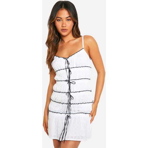 Robe Courte Froncée En Broderie Anglaise - 42 - boohoo - Modalova