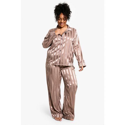 Grande Taille - Ensemble De Pyjama Satiné À Rayures - 44 - boohoo - Modalova