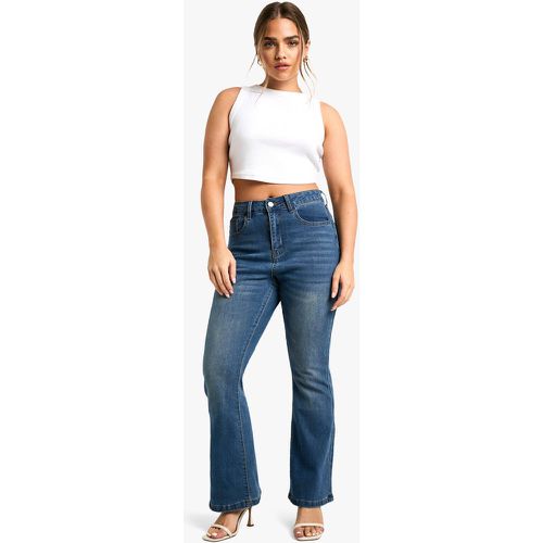 Petite" - Jean Flare Basique - 6/28L - boohoo - Modalova