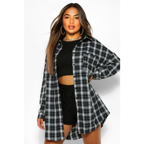 Petite" - Chemise Oversize Et Effilochée À Carreaux - 34 - boohoo - Modalova