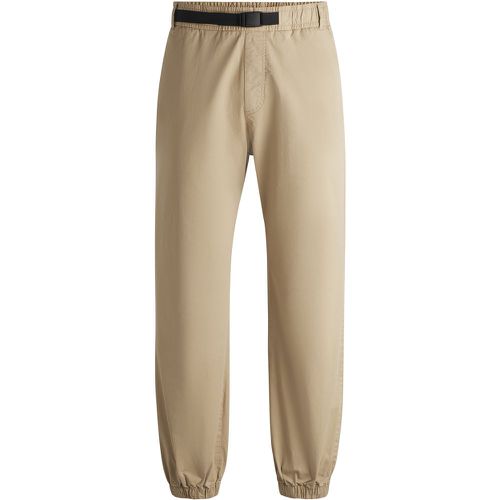 Pantalon Tapered en gabardine stretch avec ceinture logotée - HUGO - Modalova