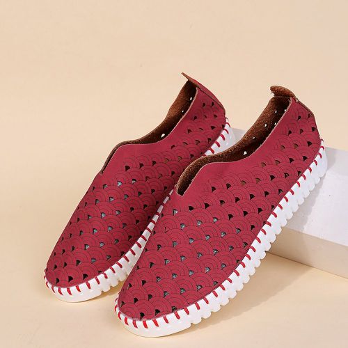 Chaussures plates glissantes perforées à imprimé écaille de poisson - SHEIN - Modalova