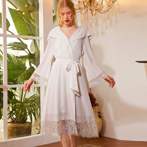 Ensemble de pyjama Robe à fines brides en dentelle & Peignoir ceinturé à capuche - SHEIN - Modalova