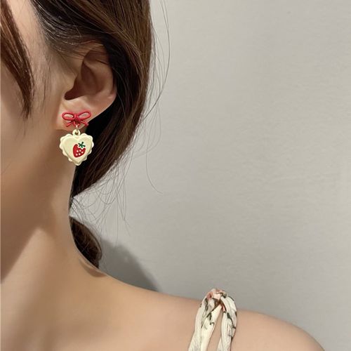 Pendants d'oreilles design cœur à motif fraise - SHEIN - Modalova