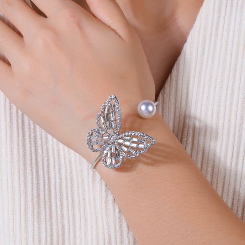 Bracelet ouvert fausse avec perle et papillon - SHEIN - Modalova
