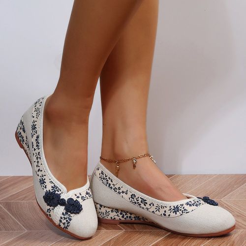 Chaussures plates fleuri à bouton chinois - SHEIN - Modalova