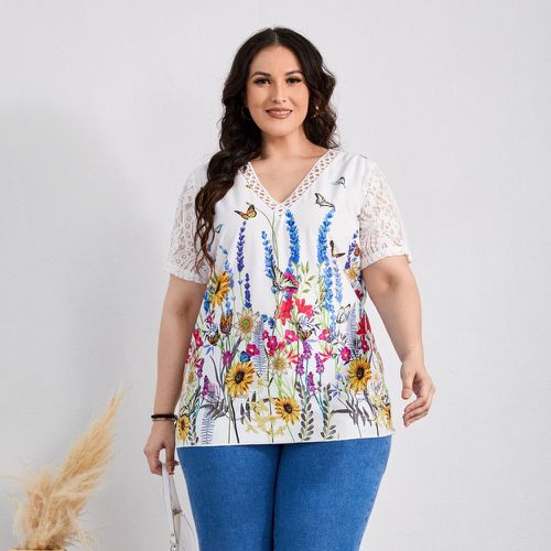 T-shirt à imprimé papillon et floral dentelle - SHEIN - Modalova