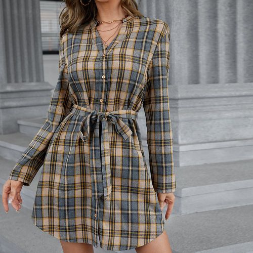 Robe chemise à imprimé tartan ceinturé - SHEIN - Modalova