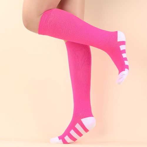 Chaussettes montantes bicolore à rayures - SHEIN - Modalova