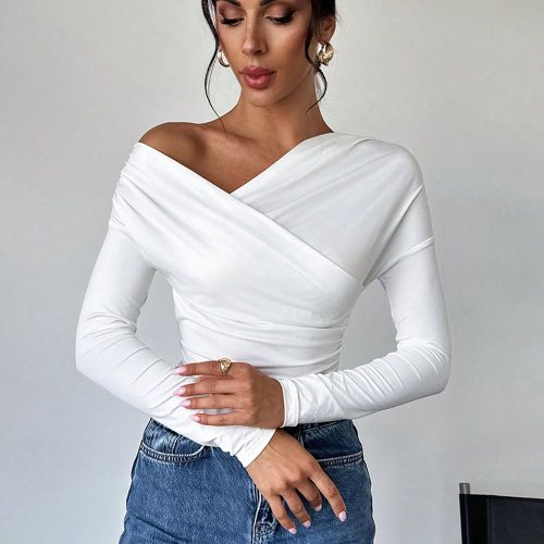 T-shirt asymétrique en couleur unie avec col cache-cœurs - SHEIN - Modalova