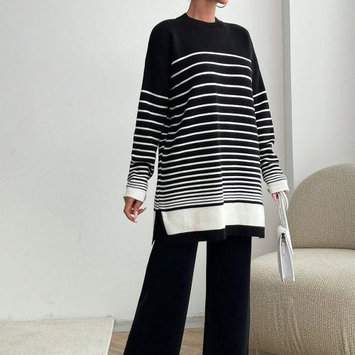 Ensemble pull et pantalons avec motif rayé irrégulier, col rond et épaules tombantes - SHEIN - Modalova
