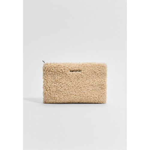 Sac pochette en fausse fourrure bouclée Écru OS - Stradivarius - Modalova