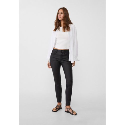 Pantalon enduit taille basse 38 - Stradivarius - Modalova