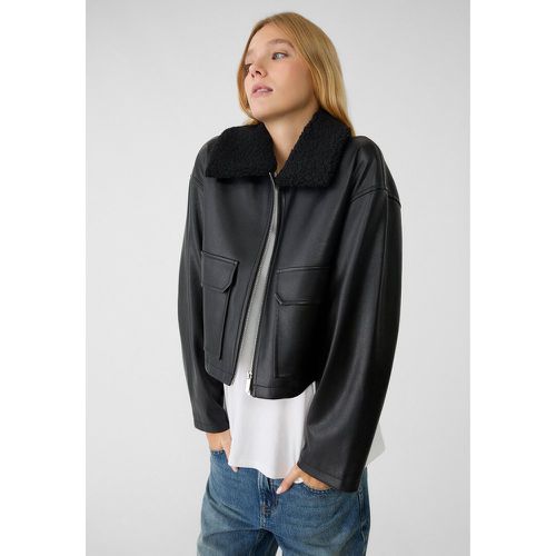 Blouson en similicuir à col contrastant XS - Stradivarius - Modalova