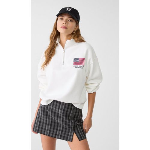 Sweat à fermeture Éclair et motif drapeau brodé Écru XS - Stradivarius - Modalova