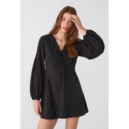 Robe courte brodée XS - Stradivarius - Modalova