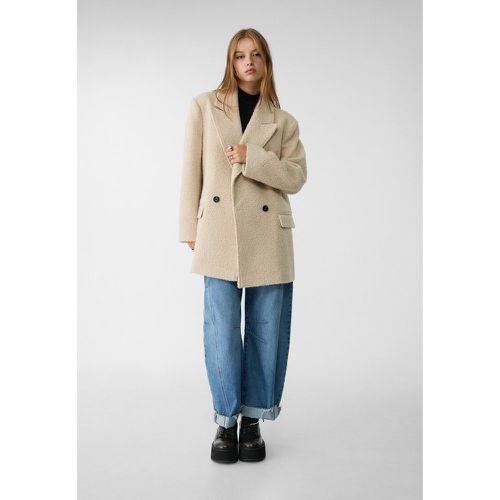 Manteau court en mouton synthétique Écru M - Stradivarius - Modalova