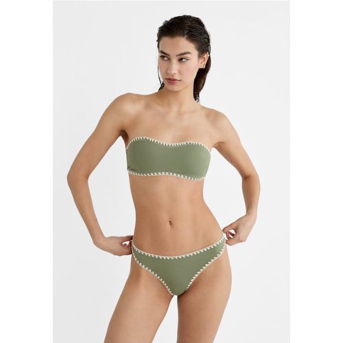 Haut de bikini bandeau avec broderie L - Stradivarius - Modalova