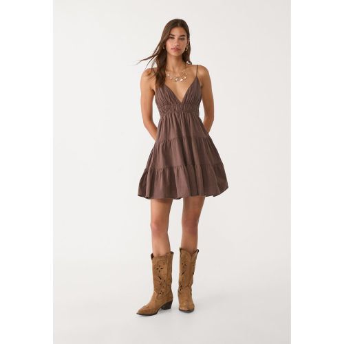 Robe fluide courte à laçage dos XS - Stradivarius - Modalova