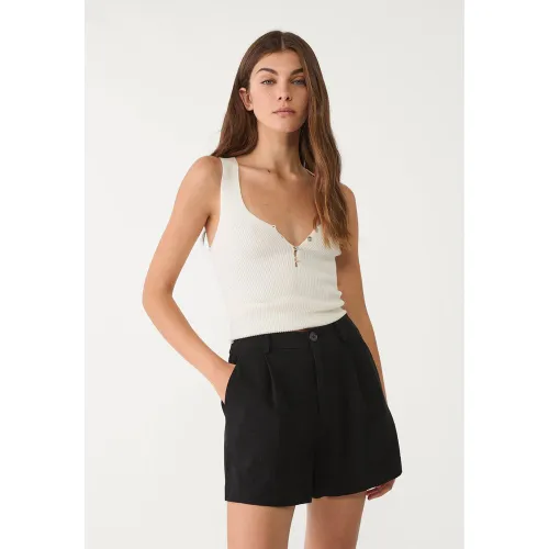Short fluide plissé avec du lin 44 - Stradivarius - Modalova