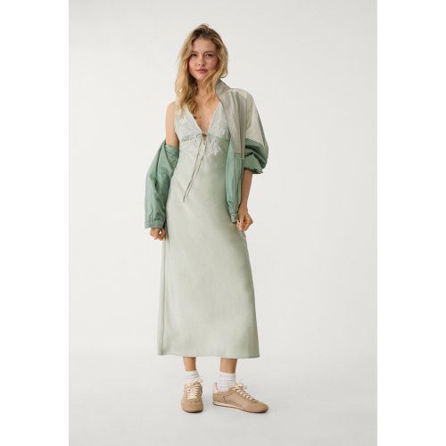 Robe midi satinée dentelle XS - Stradivarius - Modalova