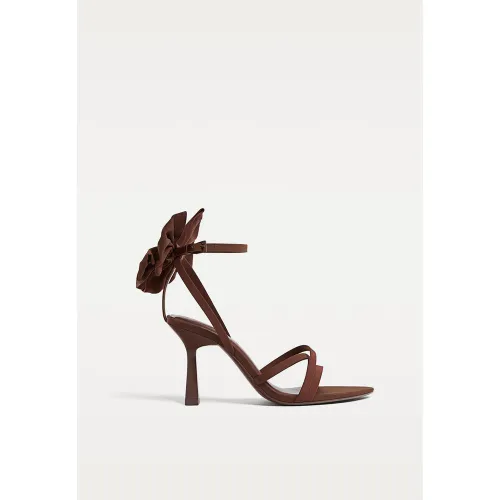 Sandales à talon avec nœud 35 - Stradivarius - Modalova