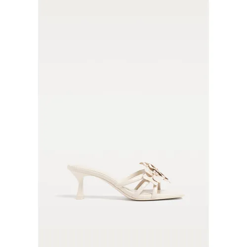 Sandales à talon avec fleurs ÉCRU 35 - Stradivarius - Modalova