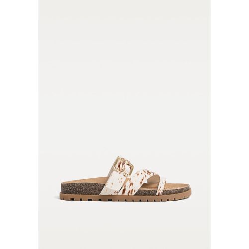 Sandales plates cuir effet fourrure 35 - Stradivarius - Modalova