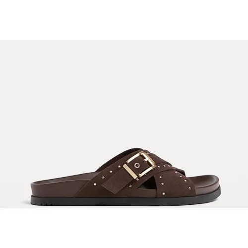 Sandales plates en cuir à clous 35 - Stradivarius - Modalova