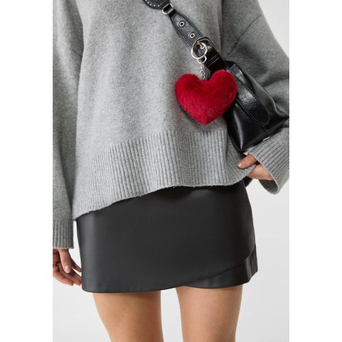 Charm cœur fausse fourrure OS - Stradivarius - Modalova