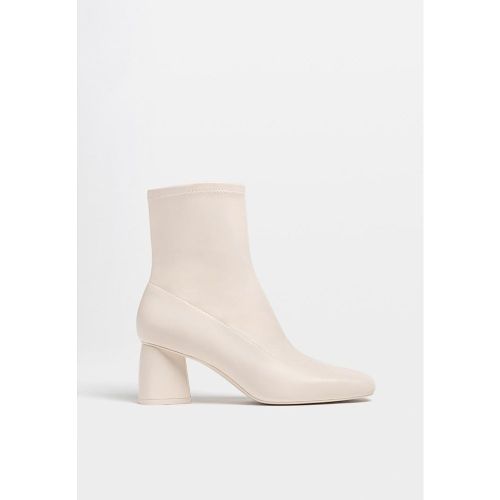 Bottines à talon midi élastiquées ÉCRU 35 - Stradivarius - Modalova