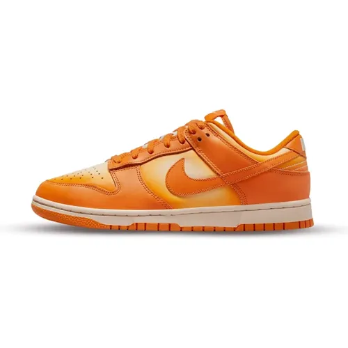 Nike - Shoes > Sneakers - Orange - Nike - Modalova