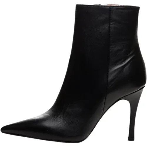 Shoes > Boots > Heeled Boots - - Poche Paris - Modalova