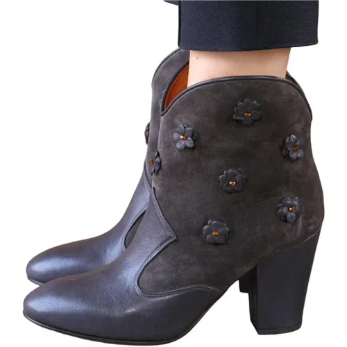 Shoes > Boots > Heeled Boots - - Chie Mihara - Modalova