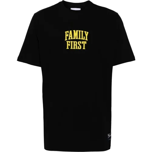 Tops > T-Shirts - - Family First - Modalova