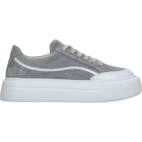 Estro - Shoes > Sneakers - Gray - Estro - Modalova