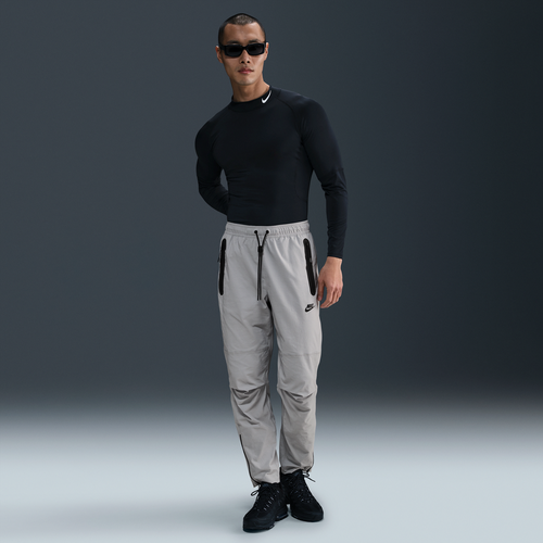 Pantalon tissé à ourlet ouvert Tech - Nike - Modalova