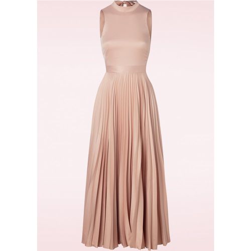 Bella Pleated Maxi Dress en Poudré - closet london - Modalova